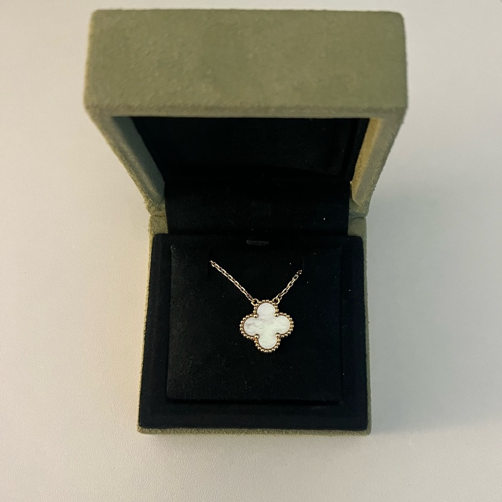 Authentic 18K Gold Van Cleef & Arpels Mother-of-Pearl Necklace